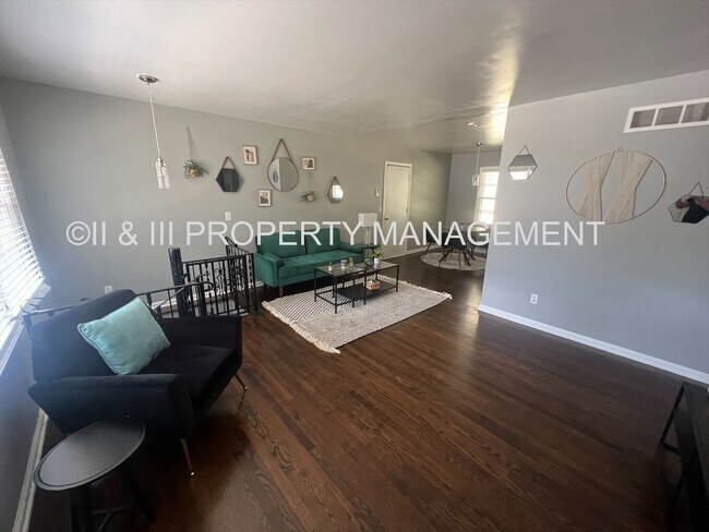 Building Photo - OP ranch home