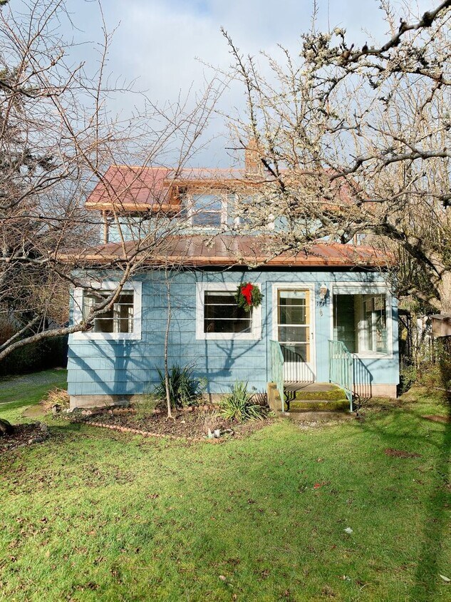 Primary Photo - Urban Homestead in Chuckanut Village