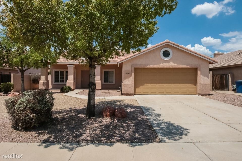 Foto principal - 1600 E Carla Vista Dr