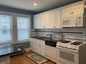 Building Photo - 31 Clyde St