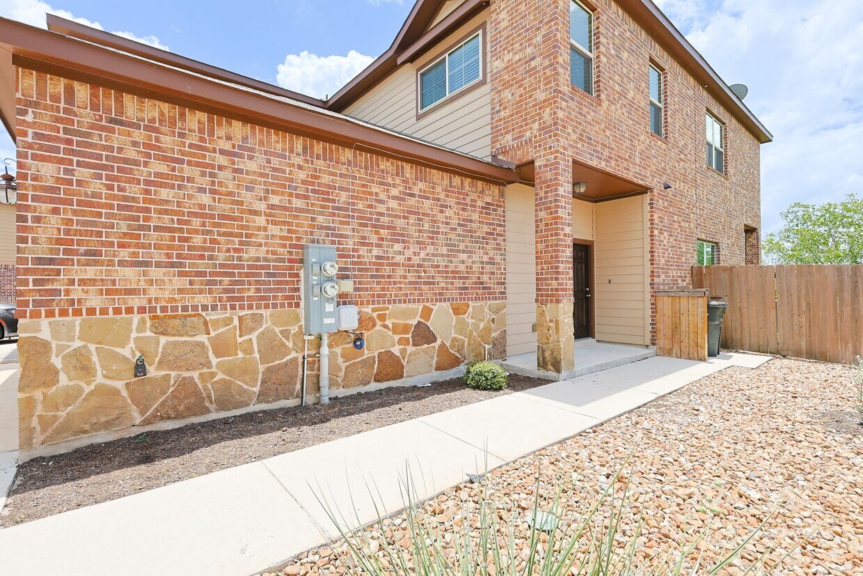 Foto principal - 426 Creekside Curve