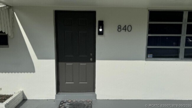 Building Photo - 842 S 63rd Ave