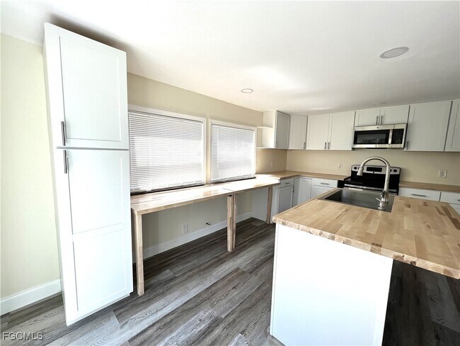 Foto del edificio - 19381 Durrance Rd