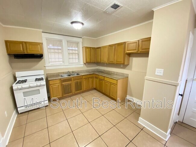 Building Photo - 1005 N Willett St