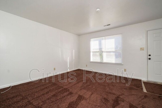 Building Photo - 2716 Peach St