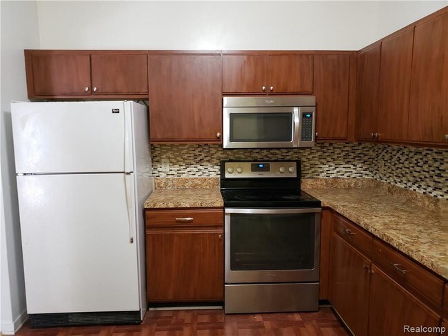 Building Photo - 41774 Independence Dr