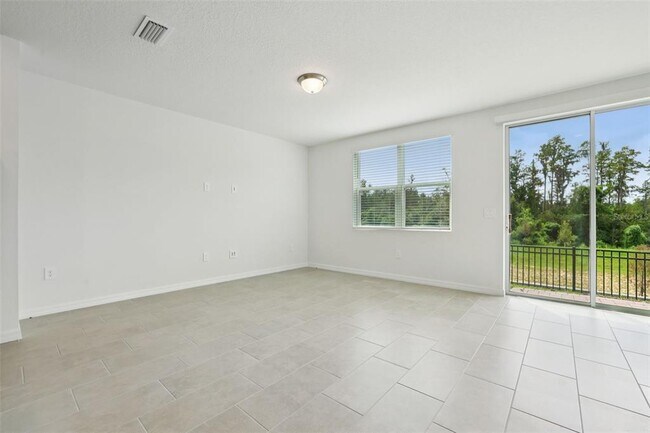 Foto del edificio - 16321 Bird of Paradise Ave