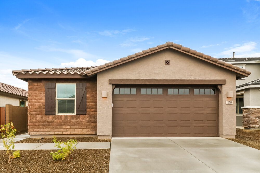 Primary Photo - 450 Lake Shore Ct