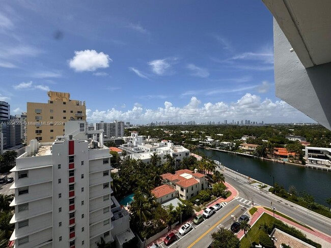 Foto del edificio - 3200 Collins Ave