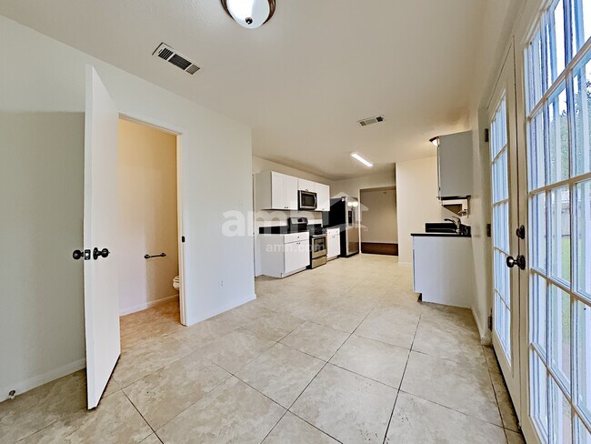 Foto del edificio - 2738 Springstone Dr