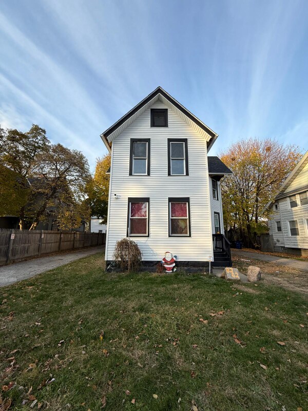 Foto del edificio - 3202 Bradwell Ave