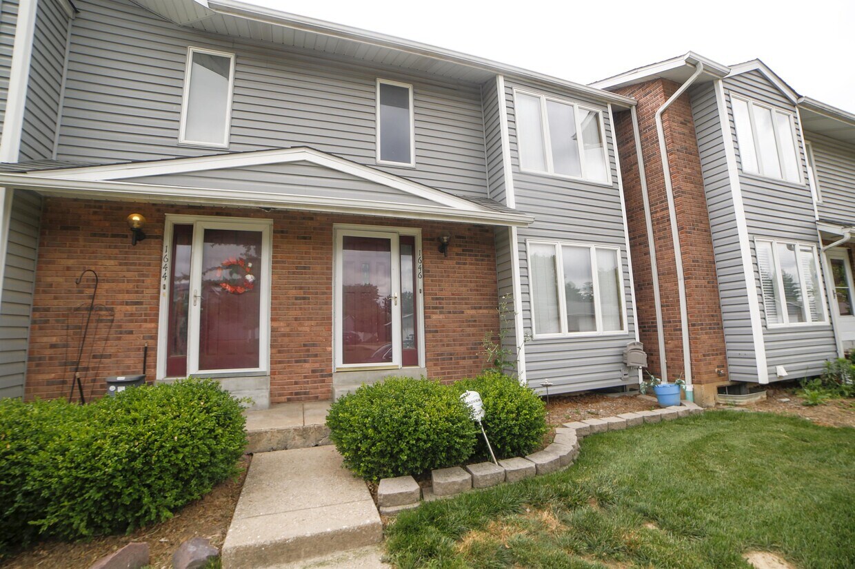 1646 Forest Hills Dr, Saint Charles, MO 63303 Townhouse for Rent in Saint Charles, MO