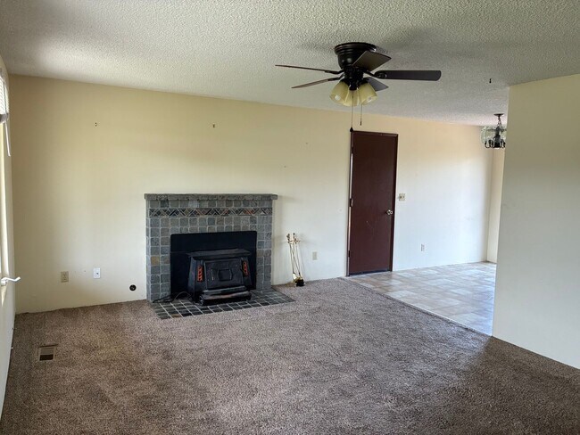 Building Photo - 2121 E Viewmont Dr