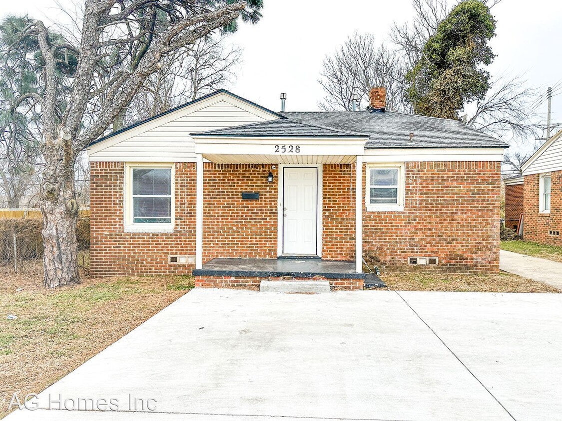 Primary Photo - 2 br, 1 bath House - 2528 W I-44 Service Rd