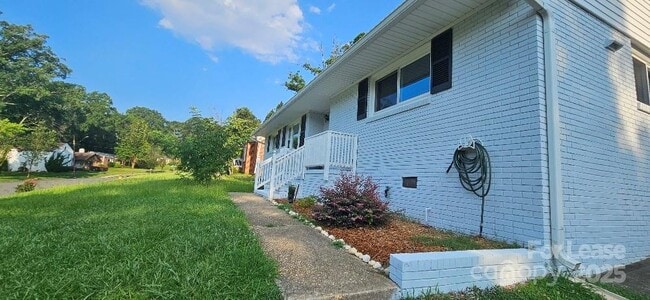 Foto del edificio - 513 Webster Pl