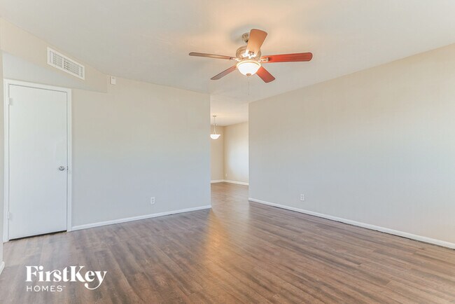 Building Photo - 2049 W Butler Dr