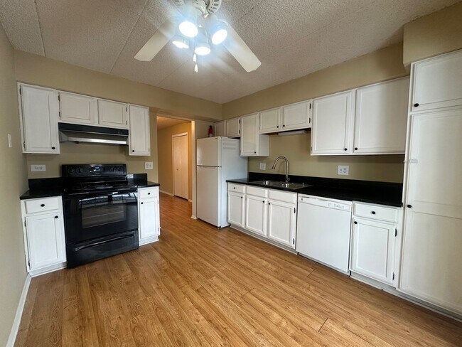 Foto del edificio - 1504 W Jefferson Ave