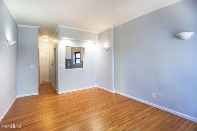 Building Photo - 225 E 82nd St