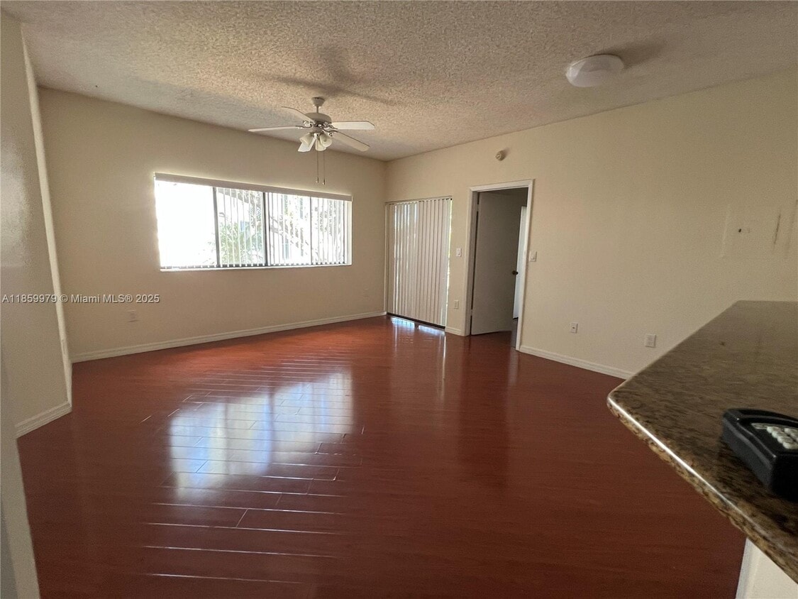 Foto principal - 2445 SW 18th Terrace