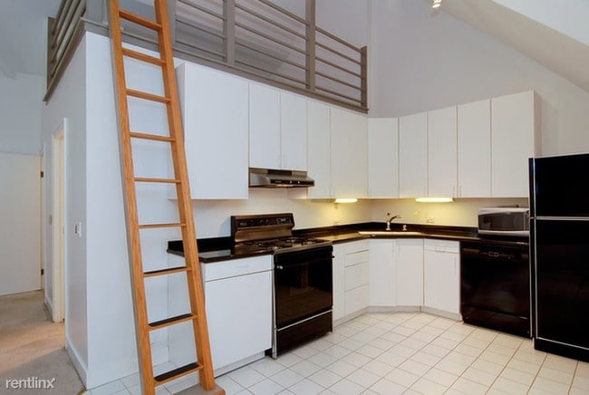 Building Photo - 1 br, 1 bath Condo - 52 W Burton Pl