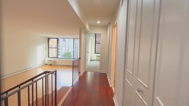 Building Photo - 833 N Dearborn St