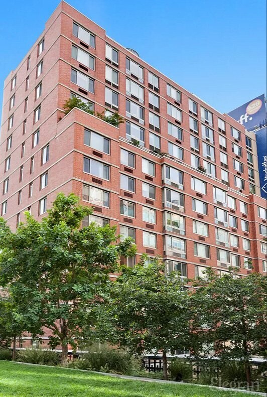 Building Photo - 520 W 23rd St