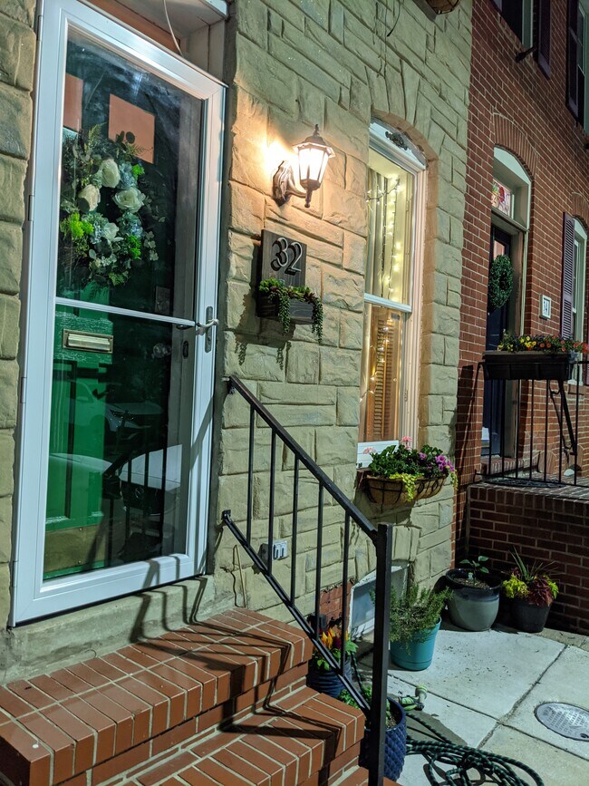 Building Photo - 32 Poultney St