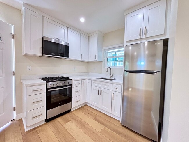 Foto del edificio - Private, Cozy, Backhouse Studio Located In...