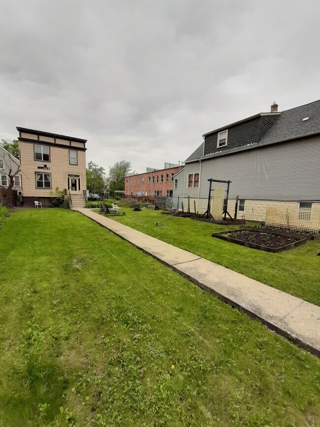 Building Photo - 1746 N Kedzie Ave