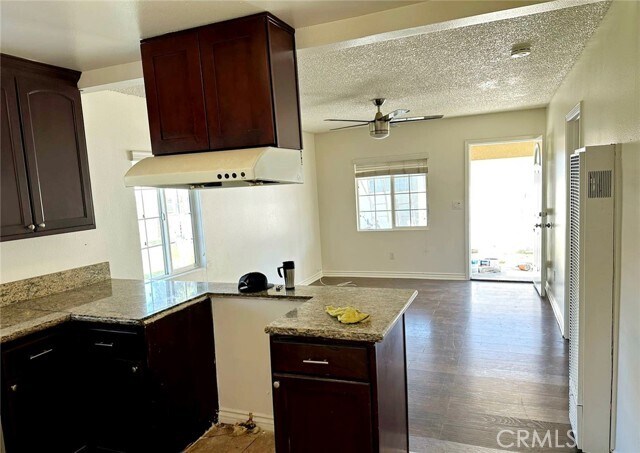 Foto del edificio - 115 W Sunkist St