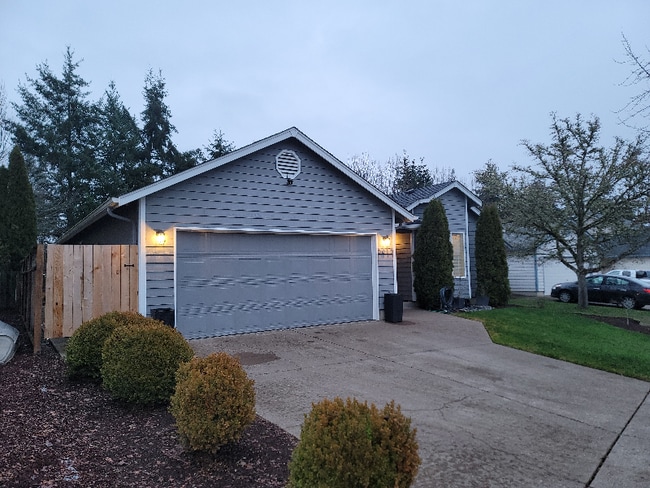 Building Photo - 5617 SW Windflower Dr