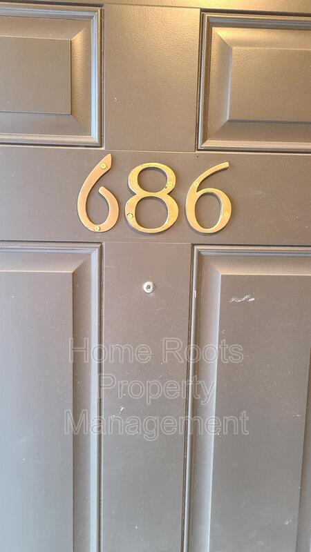 Foto principal - 686 N Betty Jo Dr