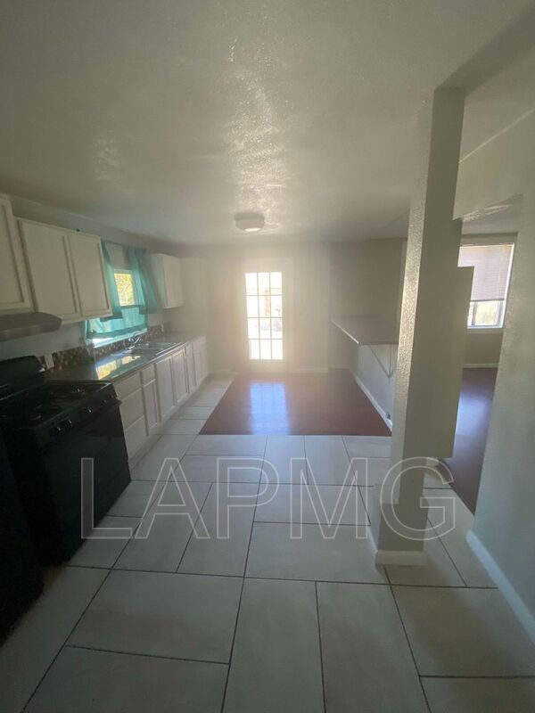 Foto del edificio - 359 E Washington Blvd