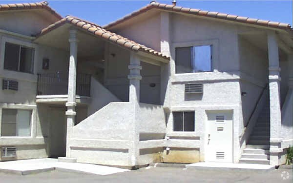 Building Photo - 12349 Lakeshore Dr