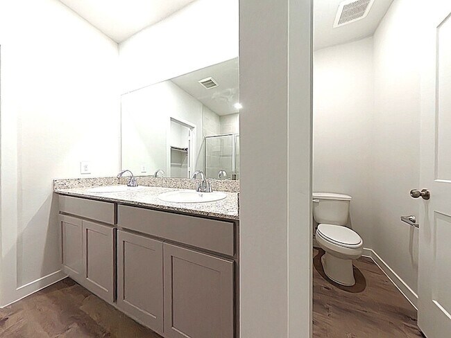Foto del edificio - 523 Shoreview Dr