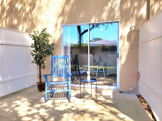 Foto del edificio - 5260 Collins Rd