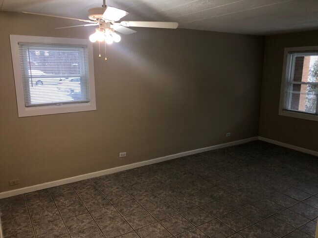 Building Photo - 5152 Fairview Ave