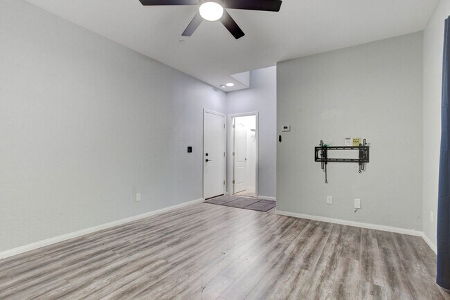 Building Photo - 7724 Vibrant Threads Ct