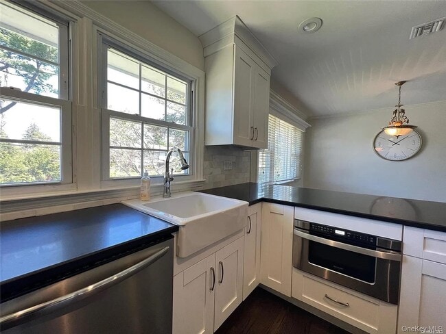 Building Photo - 1 Cliftwood Dr