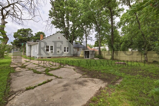 Building Photo - 224 N Minnesota St