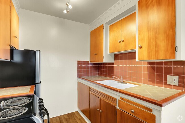 Awesome kitchen with tile counters - Birch Tree Apartments