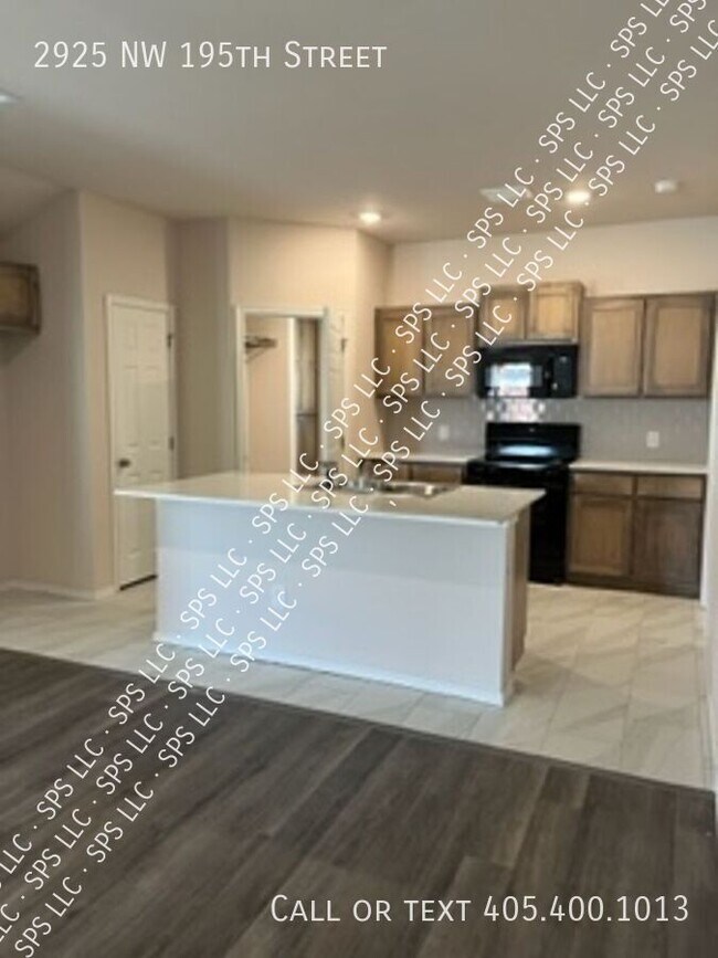 Foto del edificio - 2925 NW 195th St