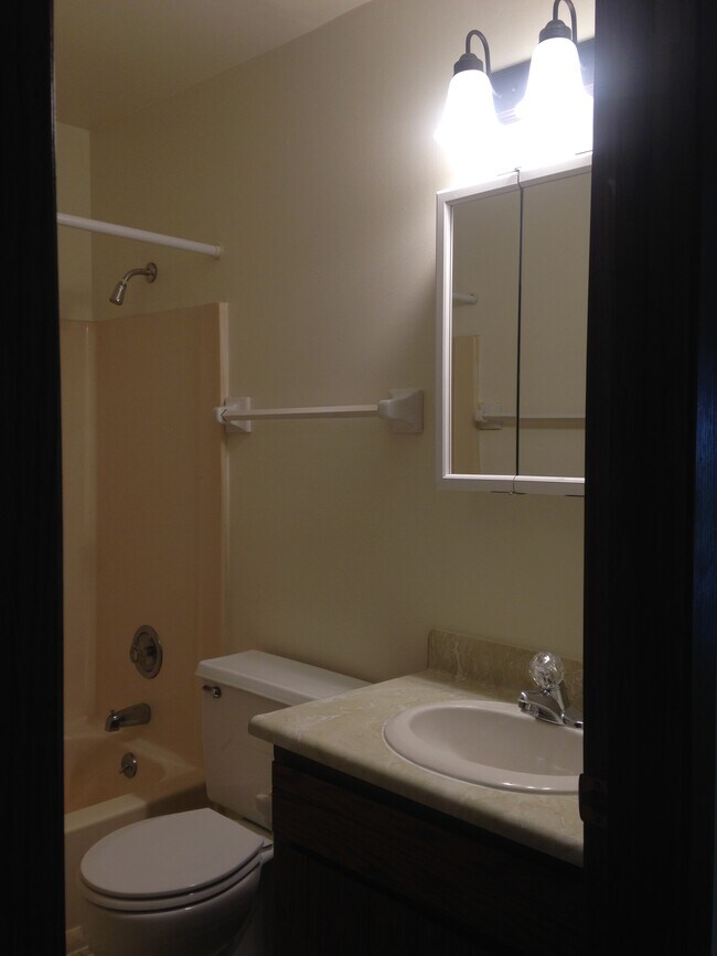 Building Photo - 123 E Lake Park Pl