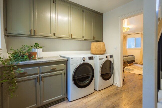 Foto del edificio - Ultra Unique Chico Tree House in The Avenues