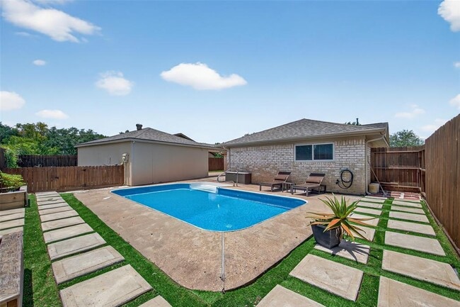 Building Photo - 9906 Sageglow Dr