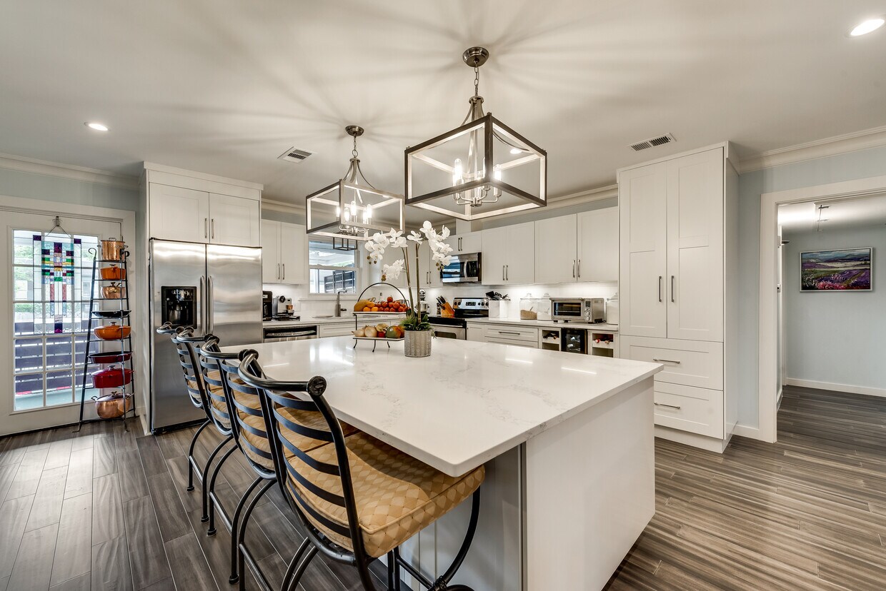 6037 Sandhurst Ln, Dallas, TX 75206 Condo for Rent in Dallas, TX