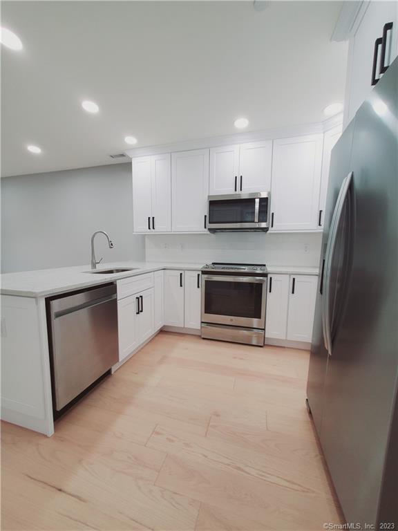 Foto del edificio - 492 Glenbrook Rd