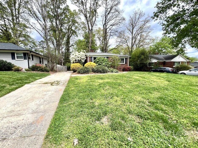 Building Photo - 521 Northgate Ave