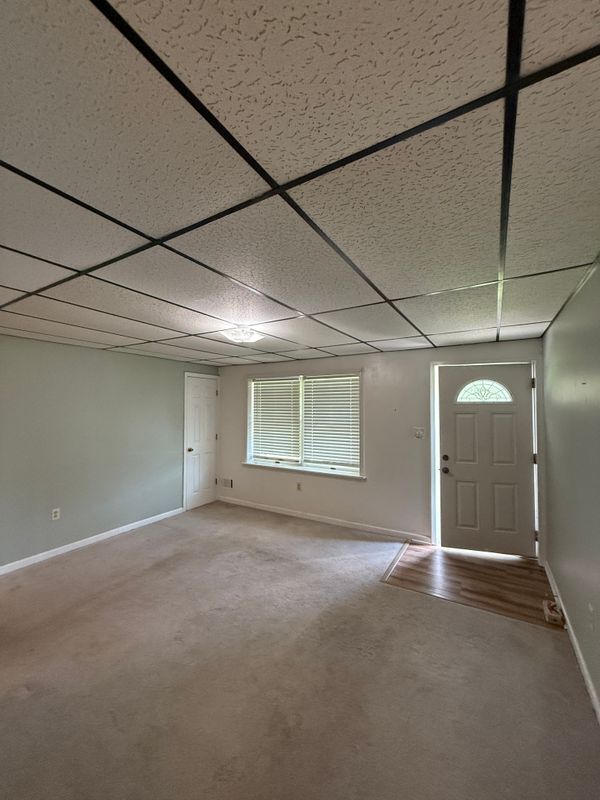 Foto principal - 910 Adelina Rd