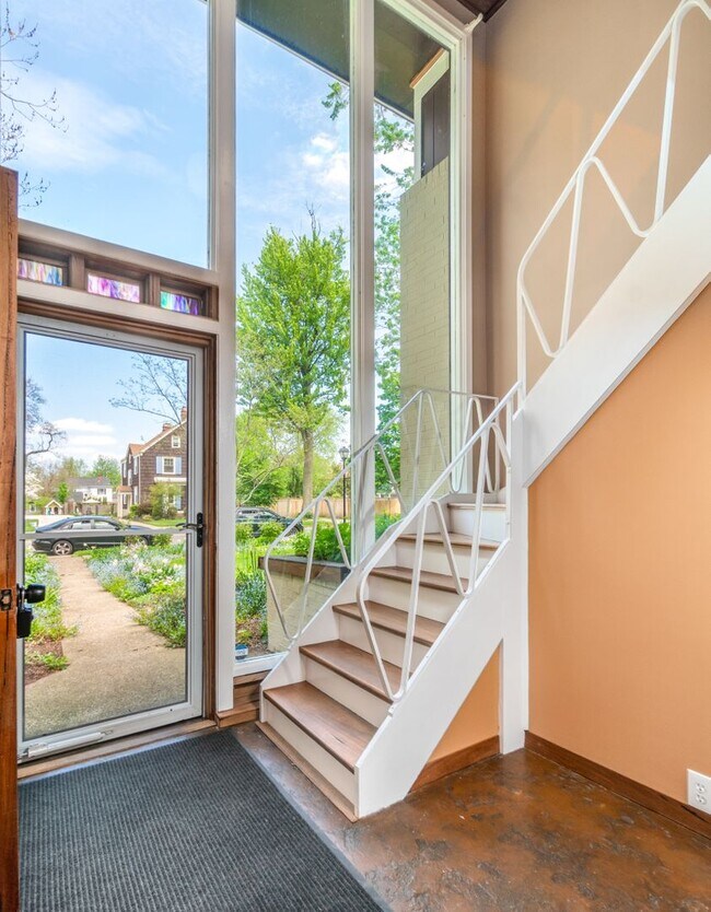 Foto del edificio - Beautiful Single Family Home w Massive Yar...